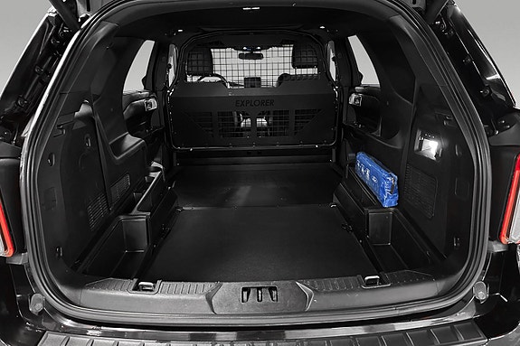 Ford Explorer 15 of 23
