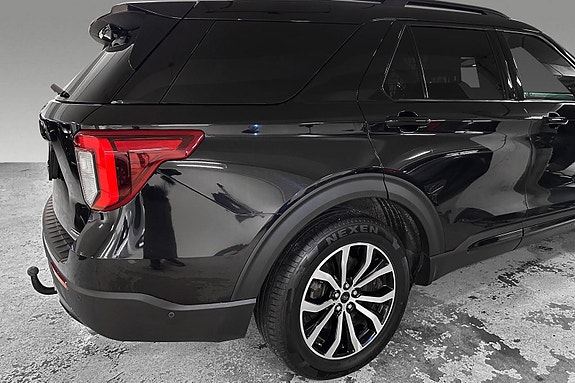 Ford Explorer 19 of 23