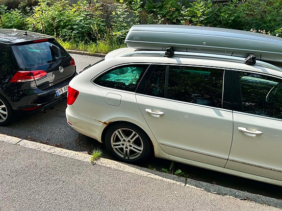 Skoda Superb 2 of 14
