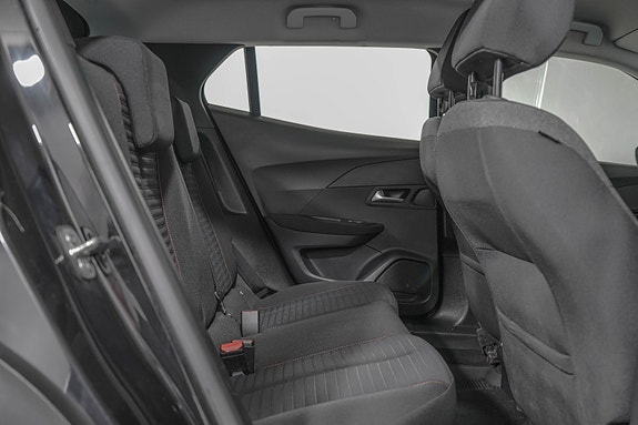 Peugeot e-2008 8 of 20