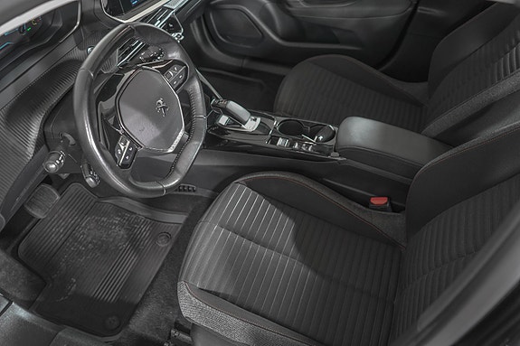 Peugeot e-2008 10 of 20