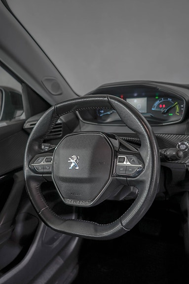 Peugeot e-2008 13 of 20
