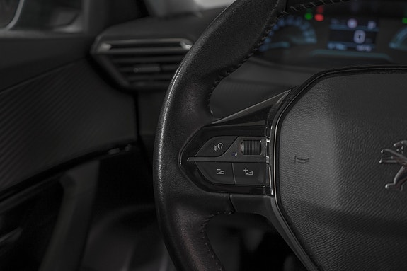 Peugeot e-2008 15 of 20