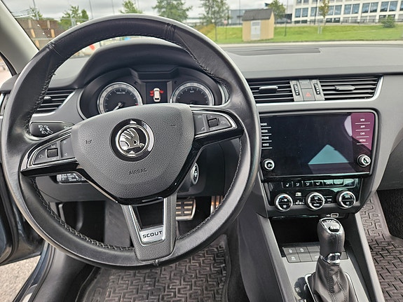 Skoda Octavia Scout 16 of 18