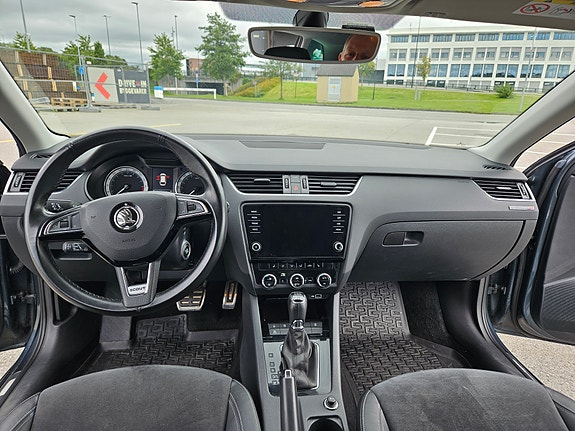 Skoda Octavia Scout 17 of 18