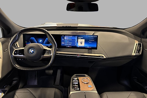 BMW iX 11 of 30