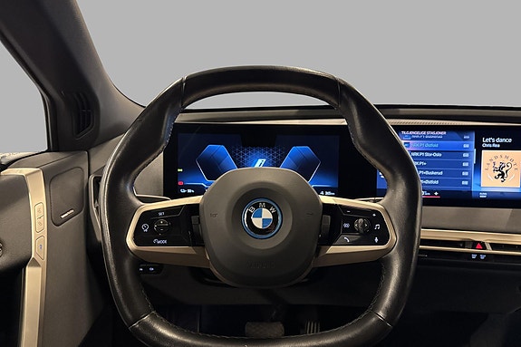 BMW iX 12 of 30