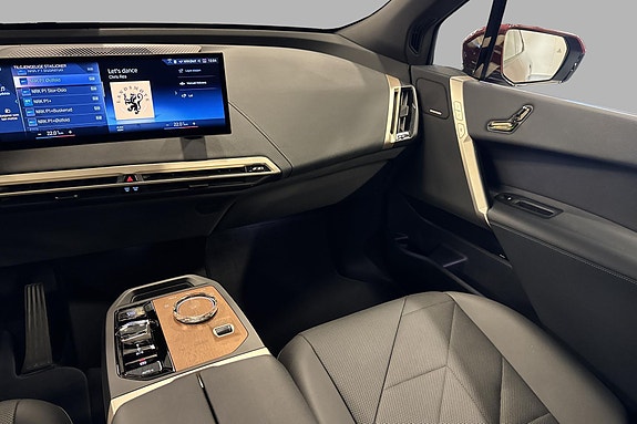 BMW iX 15 of 30
