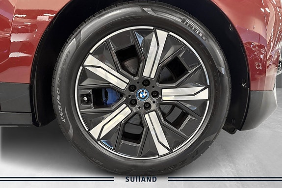 BMW iX 9 of 30