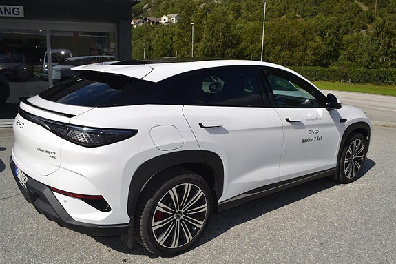 BYD Sealion 7 2 of 24
