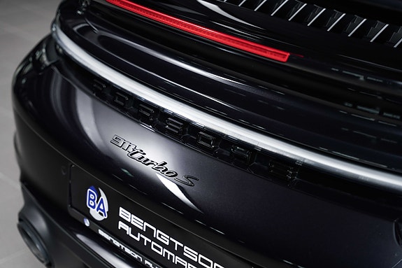 Porsche 911 Turbo S 10 of 30
