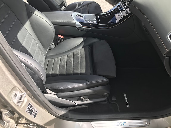 Mercedes-Benz EQC400 13 of 20