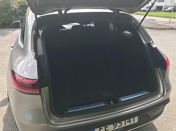 Mercedes-Benz EQC400 19 of 20