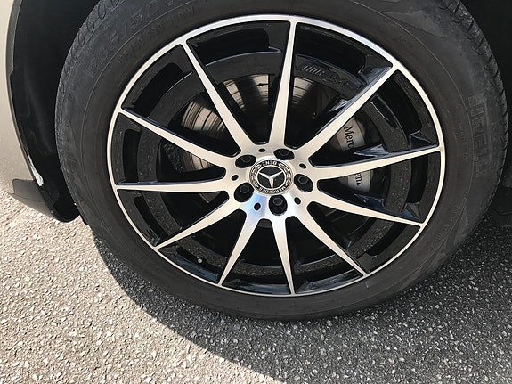 Mercedes-Benz EQC400 12 of 20
