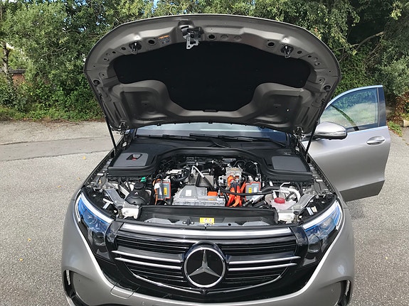 Mercedes-Benz EQC400 11 of 20