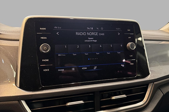 Volkswagen T-Roc 14 of 24