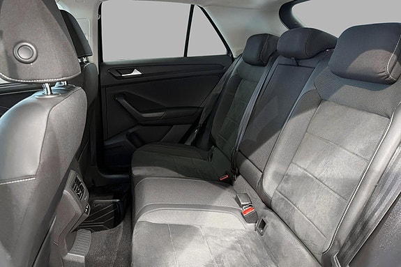 Volkswagen T-Roc 17 of 24