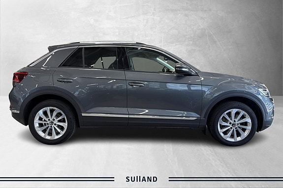Volkswagen T-Roc 6 of 24