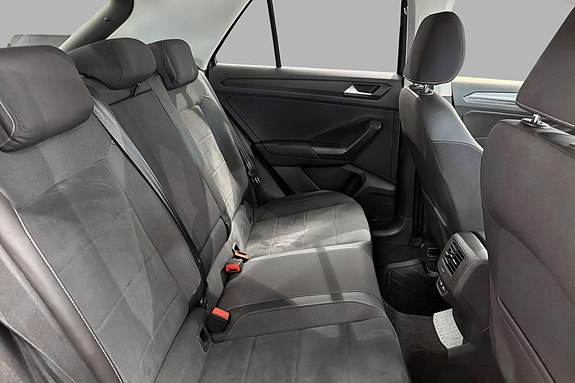 Volkswagen T-Roc 18 of 24