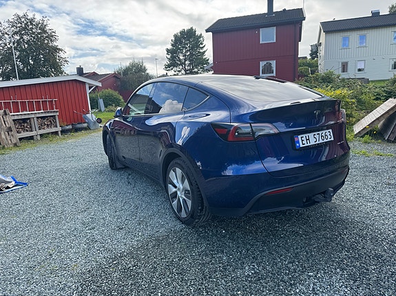 Tesla Model Y 9 of 30