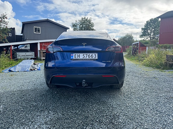 Tesla Model Y 7 of 30