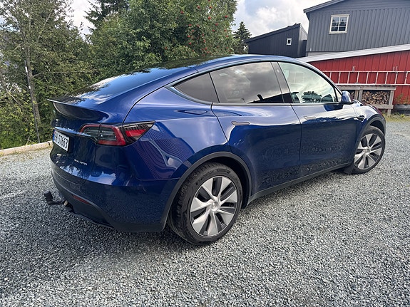 Tesla Model Y 5 of 30