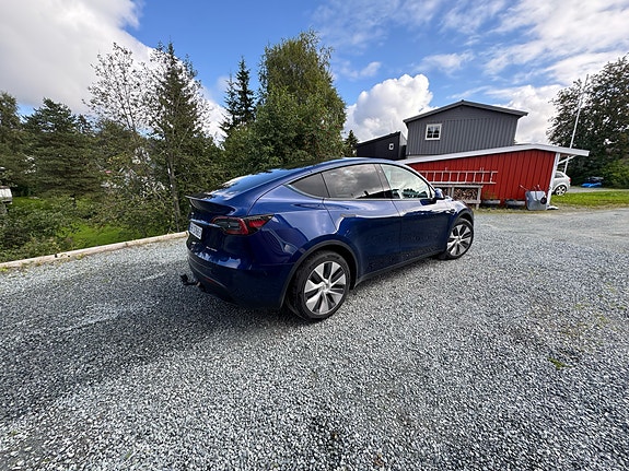 Tesla Model Y 6 of 30