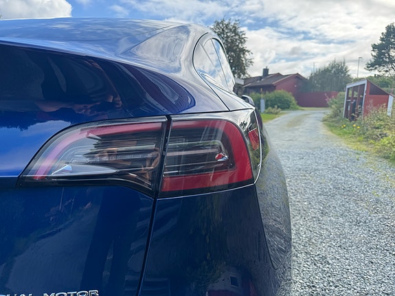 Tesla Model Y 15 of 30