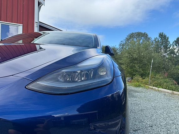 Tesla Model Y 13 of 30