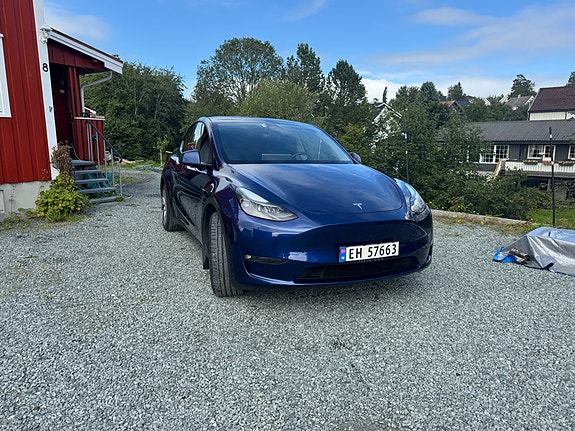 Tesla Model Y 2 of 30