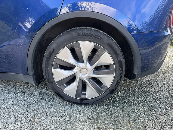 Tesla Model Y 11 of 30