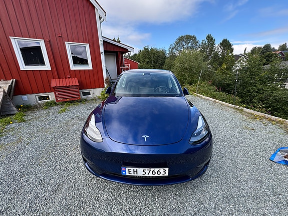 Tesla Model Y 14 of 30
