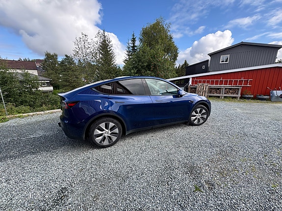 Tesla Model Y 3 of 30