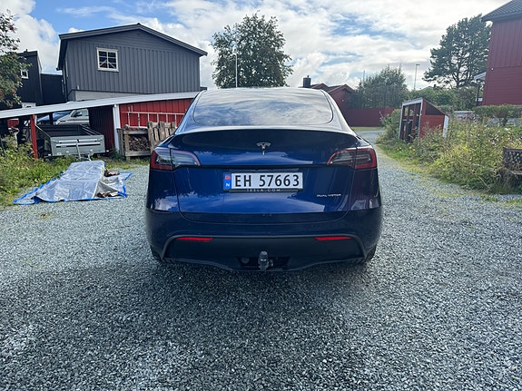 Tesla Model Y 8 of 30