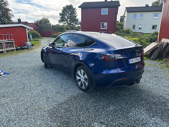 Tesla Model Y 10 of 30