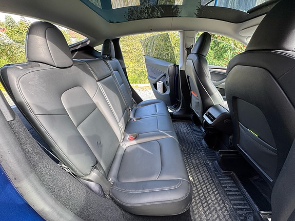 Tesla Model Y 21 of 30