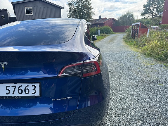 Tesla Model Y 18 of 30