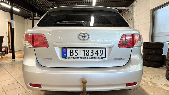 Toyota Avensis 4 of 21