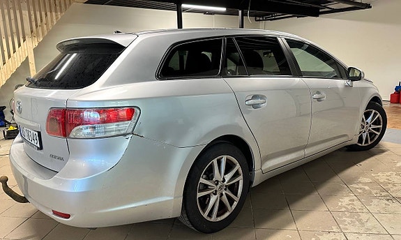 Toyota Avensis 5 of 21
