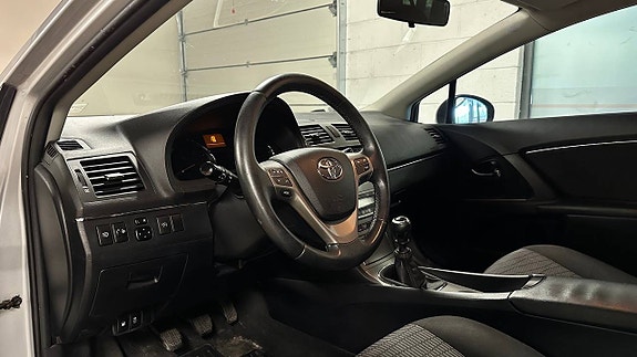 Toyota Avensis 11 of 21