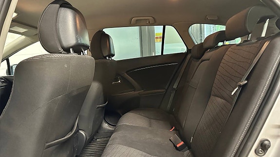 Toyota Avensis 9 of 21