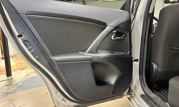 Toyota Avensis 8 of 21