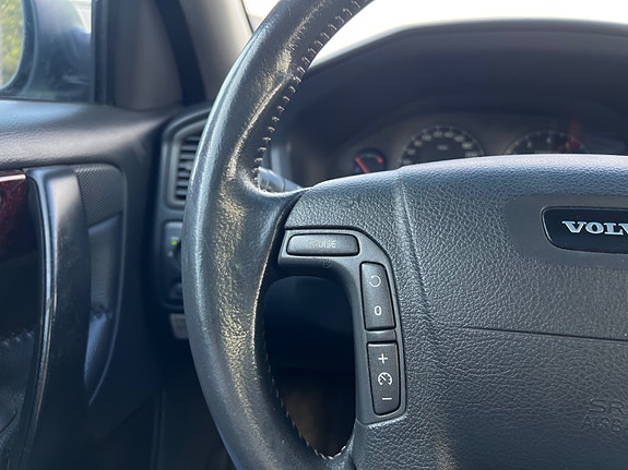 Volvo XC70 16 of 25