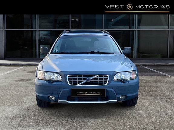 Volvo XC70 2 of 25