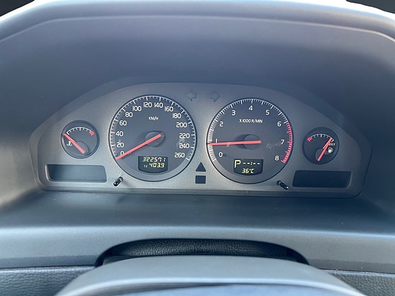 Volvo XC70 25 of 25