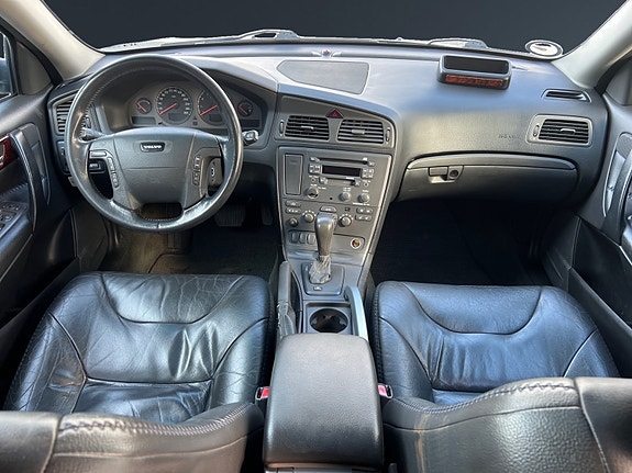 Volvo XC70 14 of 25