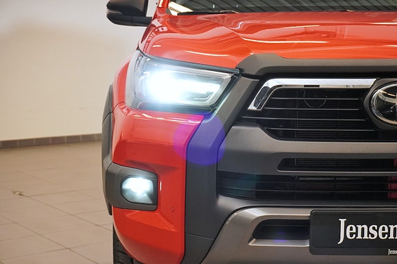 Toyota HiLux 3 of 30
