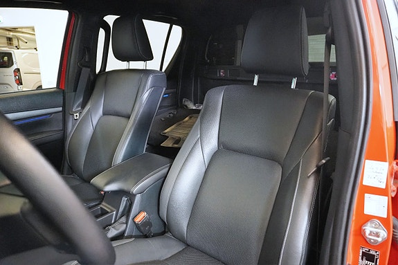 Toyota HiLux 13 of 30