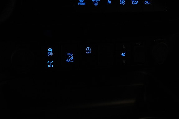 Toyota HiLux 27 of 30