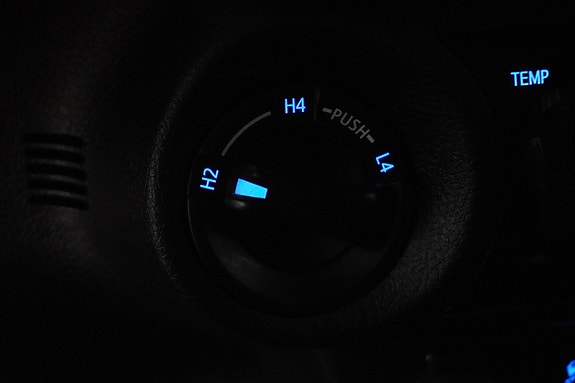 Toyota HiLux 25 of 30